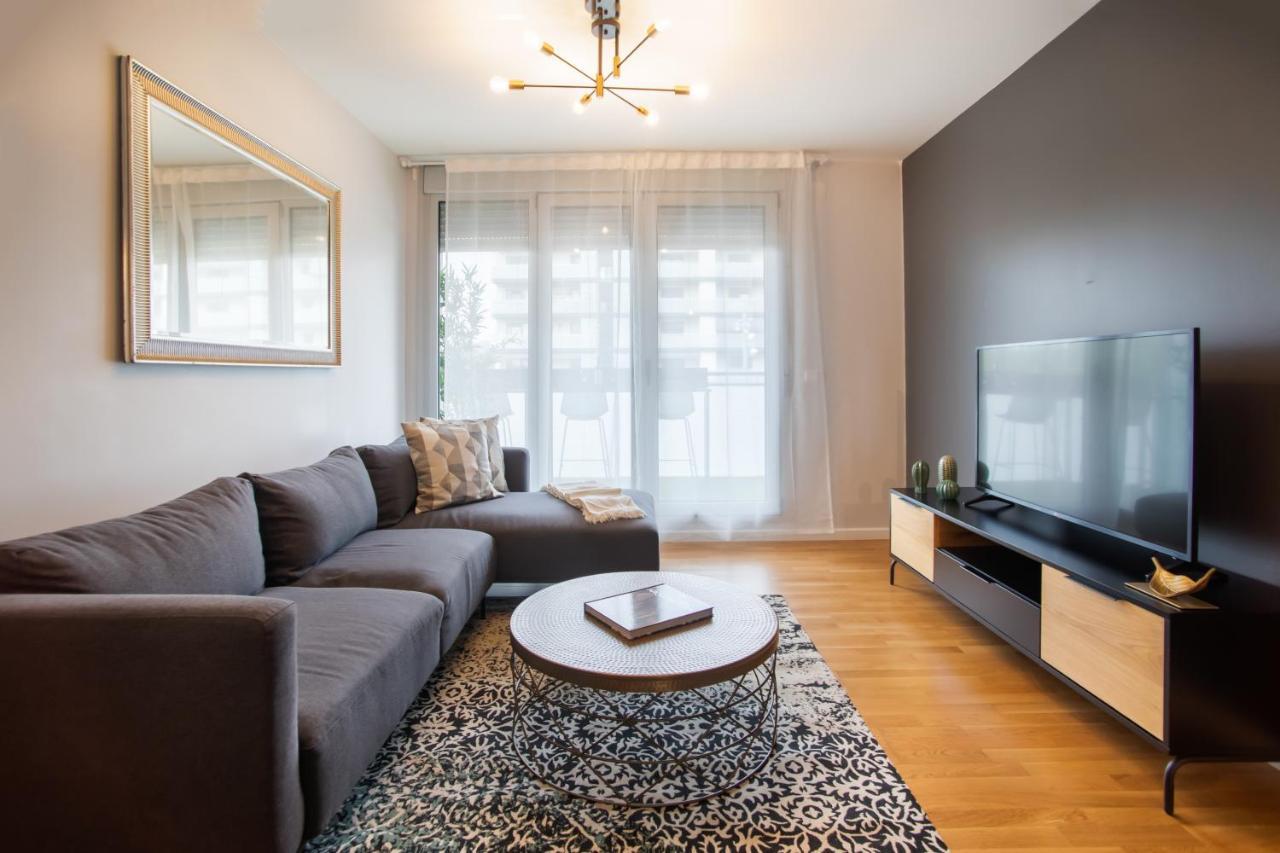 Tendency Apartments Forum Сан-Адріа-де-Бесос Екстер'єр фото
